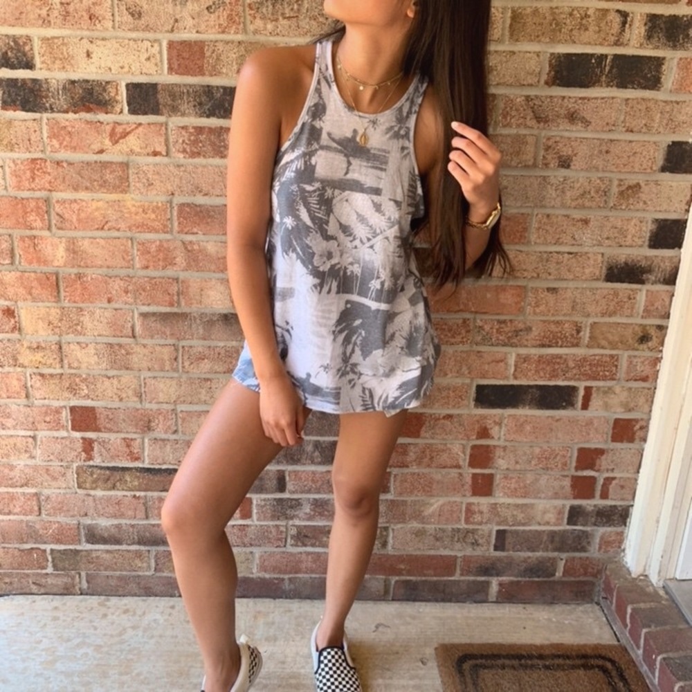 GRAPHIC HALTER NECK